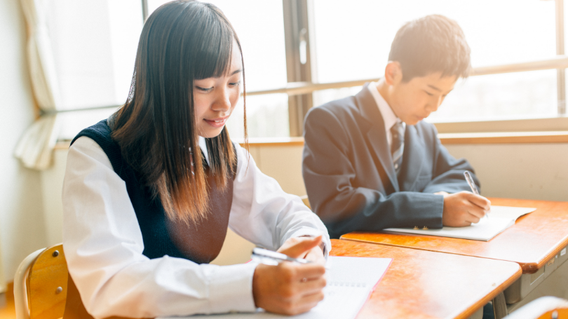 学塾で学習している生徒 - 国立個別指導塾 個別指導塾で学習している生徒